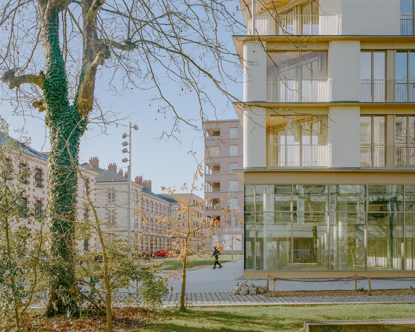 81 housing units by Atelier d’Architecture Ramdam + Palast. Photograph by Charles Bouchaib.