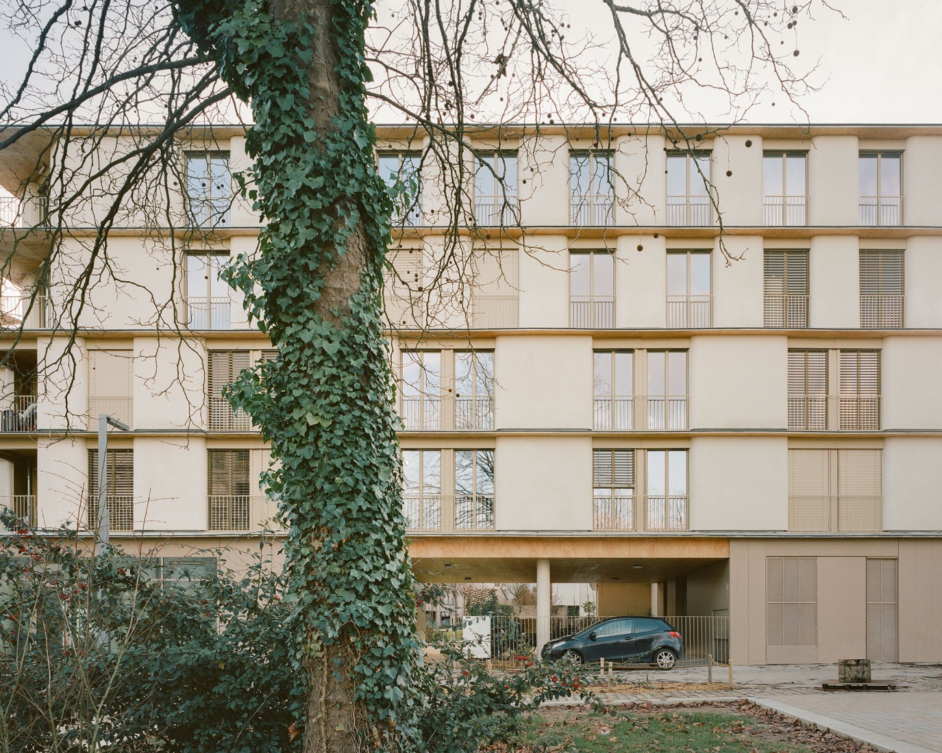81 housing units by Atelier d’Architecture Ramdam + Palast. Photograph by Charles Bouchaib.