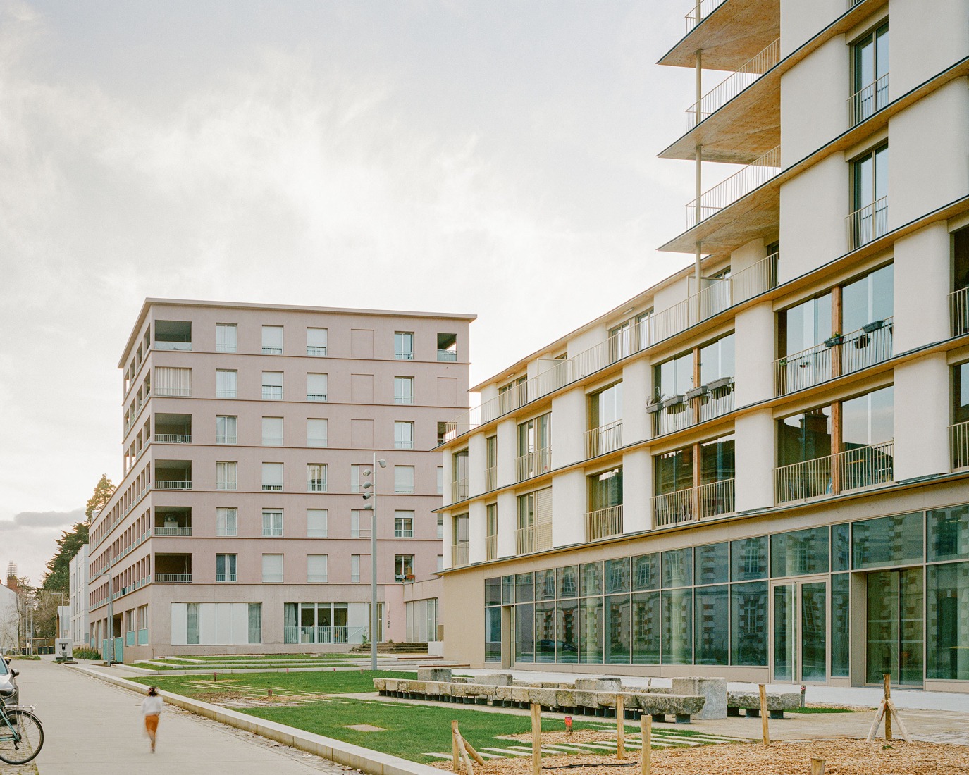 81 housing units by Atelier d’Architecture Ramdam + Palast. Photograph by Charles Bouchaib.