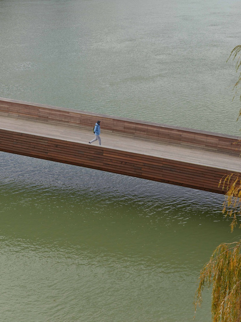 Splavarska Lent Tabor Bridge by Burgos & Garrido. Photograph by Roland Halbe.