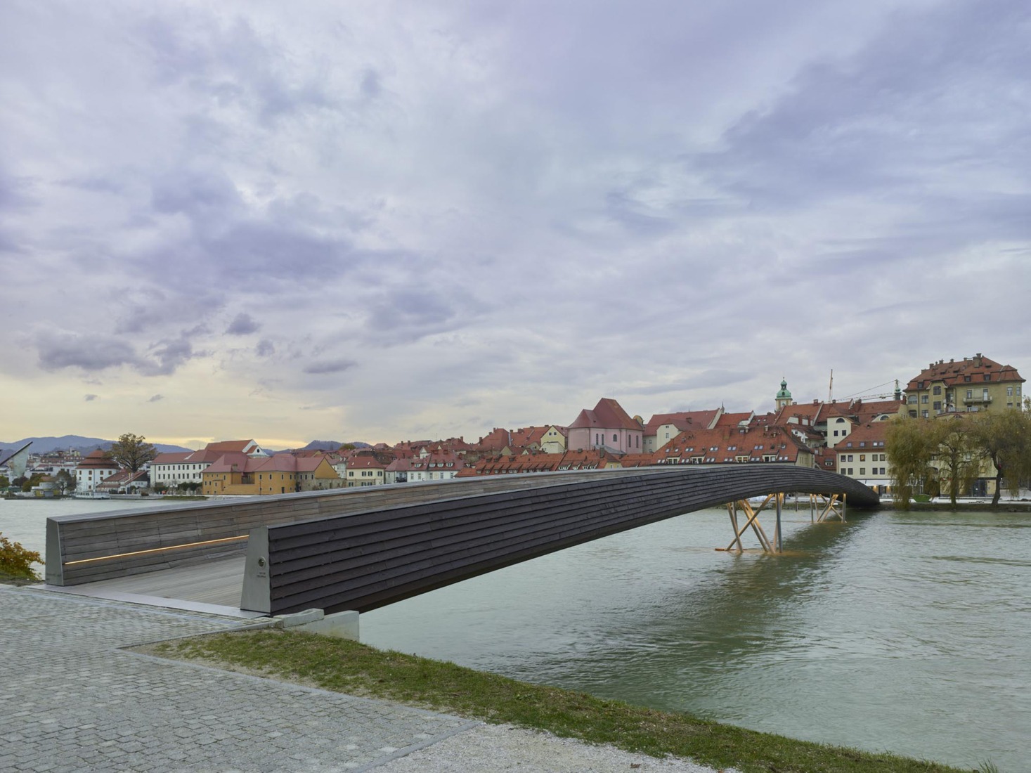 Splavarska Lent Tabor Bridge by Burgos & Garrido. Photograph by Roland Halbe.