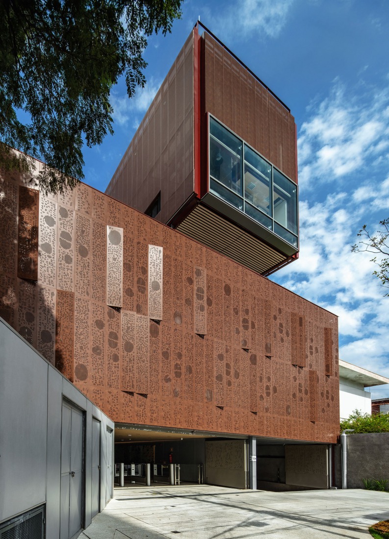 Nueva sede de la Universidad Rudolf Steiner por Biselli Katchborian. Fotografía por Nelson Kon.
