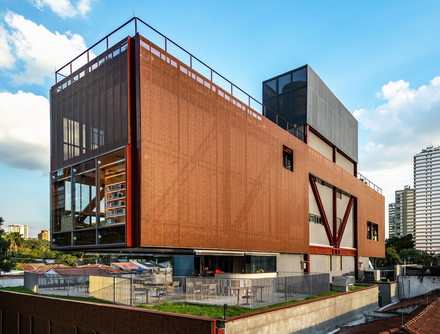 Nueva sede de la Universidad Rudolf Steiner por Biselli Katchborian. Fotografía por Nelson Kon.