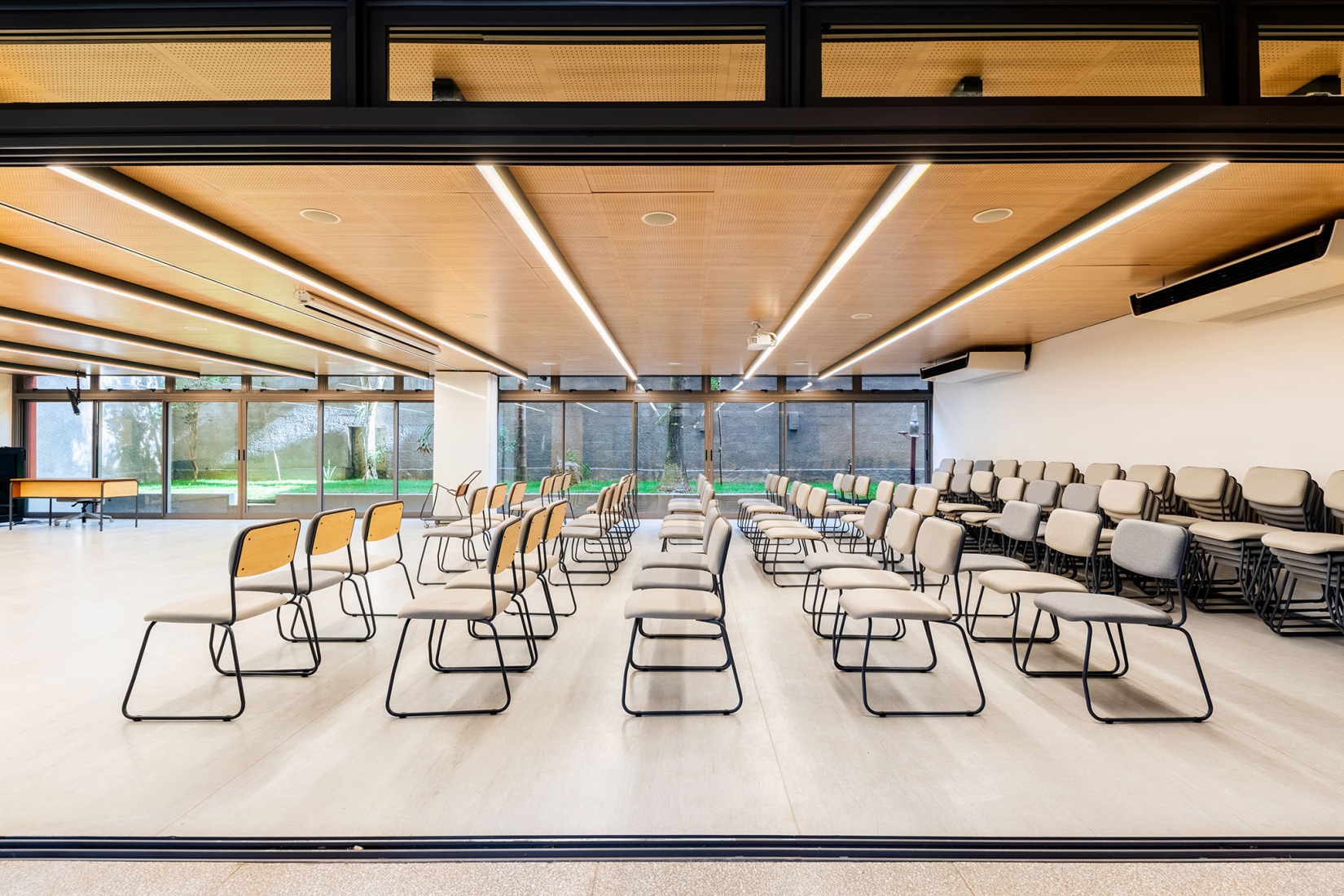 Nueva sede de la Universidad Rudolf Steiner por Biselli Katchborian. Fotografía por Guilherme Pucci.