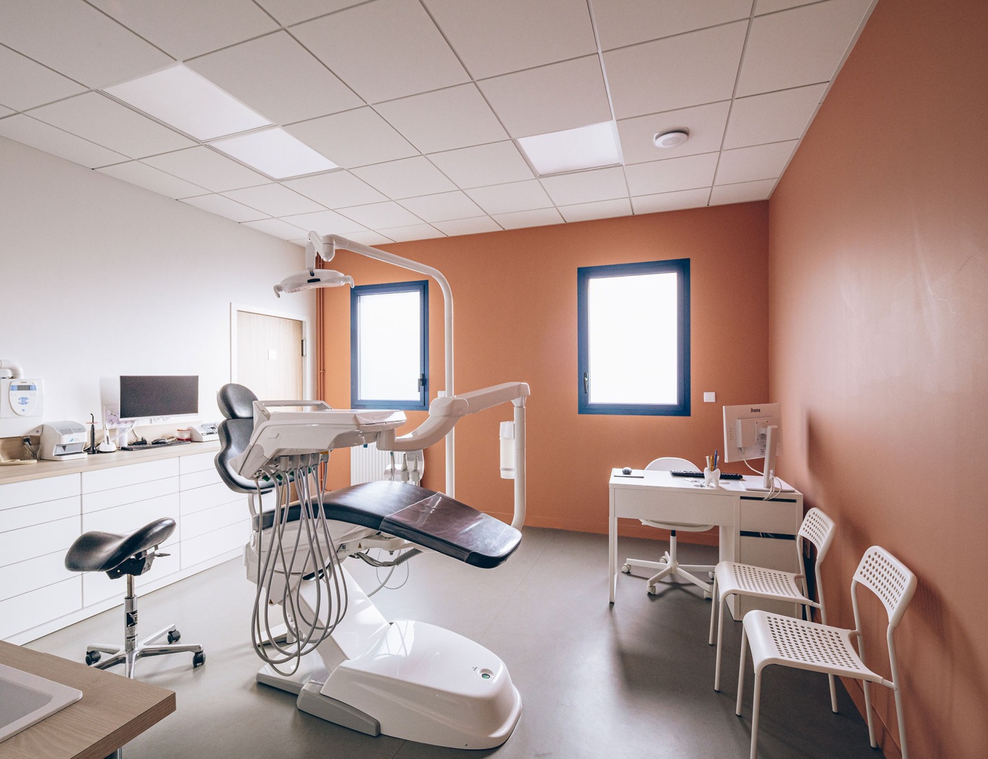 Centro de salud Tremblay Val-Couesnon por Celeste. Fotografía por Eric Sueur.