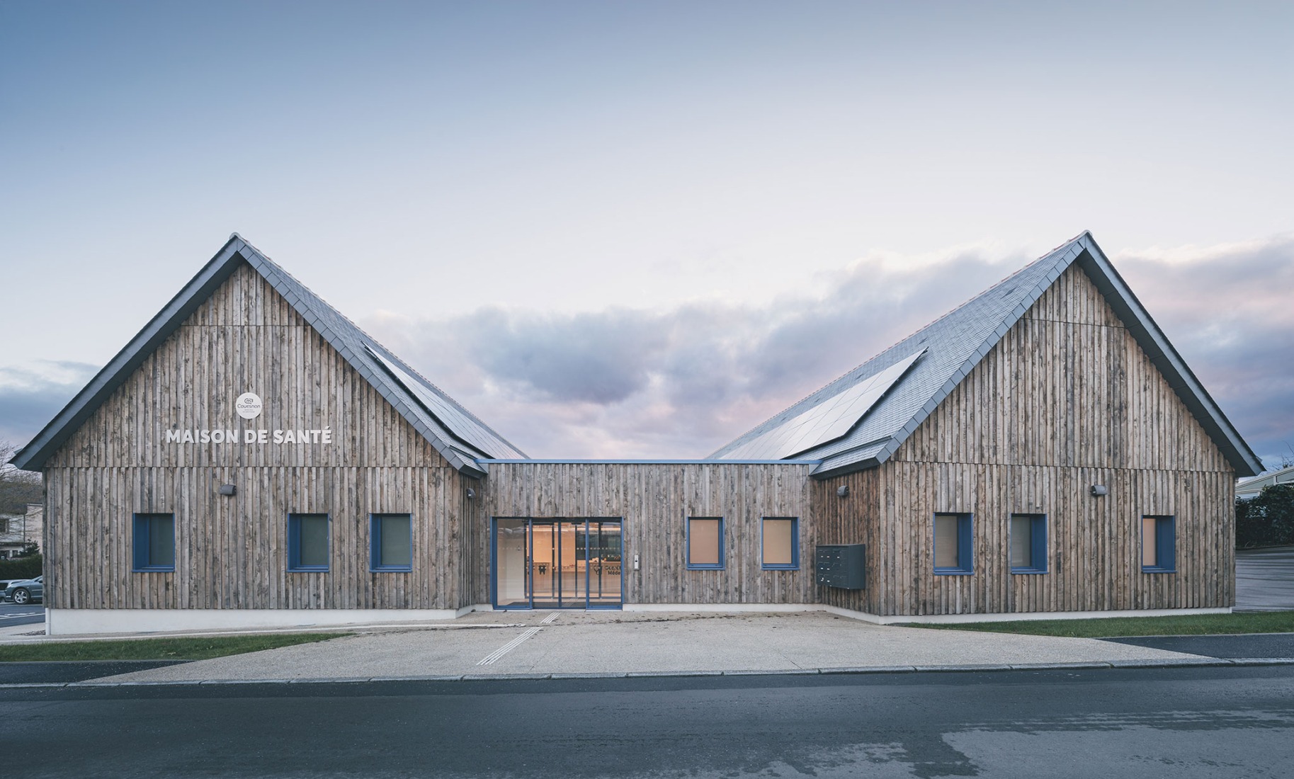 Centro de salud Tremblay Val-Couesnon por Celeste. Fotografía por Eric Sueur.