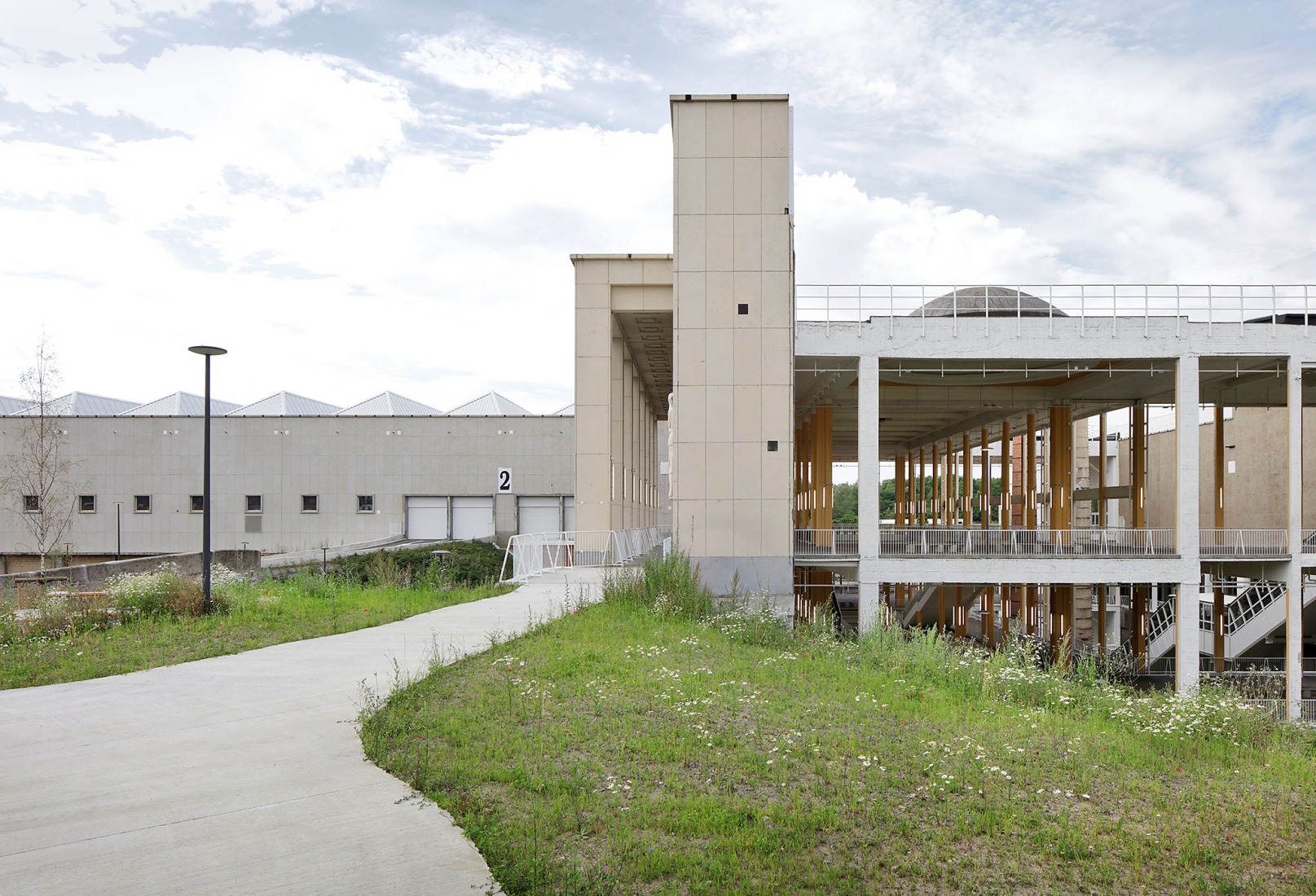 Palacio de Exposiciones de Charleroi por architecten jan de vylder inge vinck y AgwA. Fotografía por Filip Dujardin. 