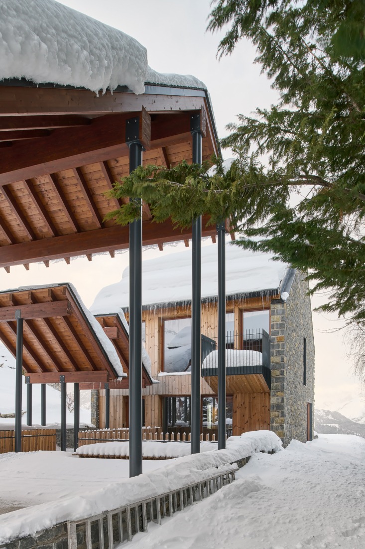 "Shelter between walls" by Cronotopos Arquitectura. Photograph by Iñaki Bergera Serrano