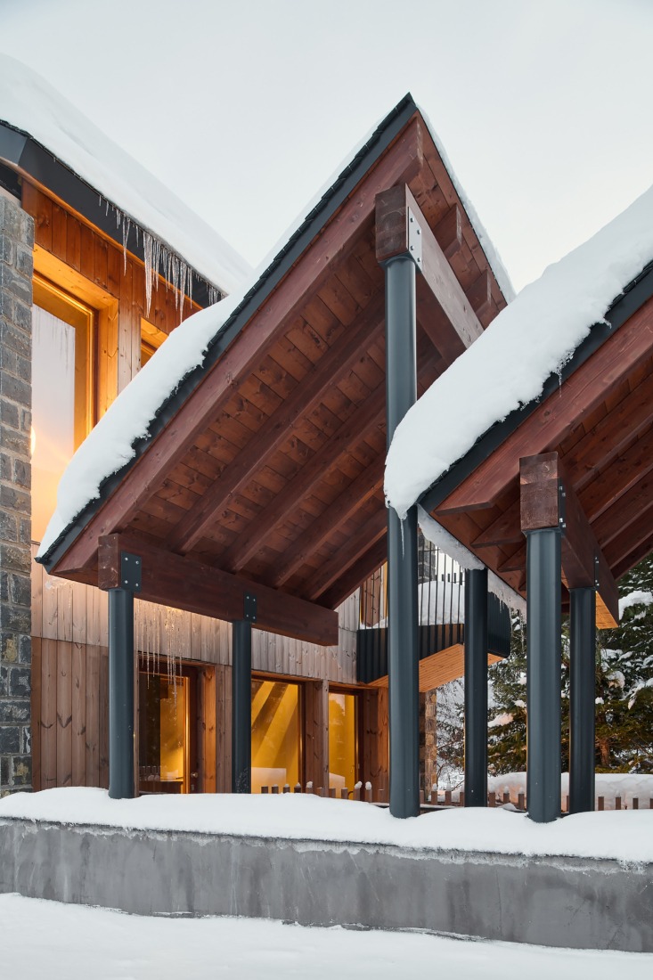 "Shelter between walls" by Cronotopos Arquitectura. Photograph by Iñaki Bergera Serrano