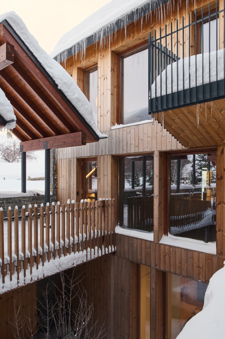 "Shelter between walls" by Cronotopos Arquitectura. Photograph by Iñaki Bergera Serrano