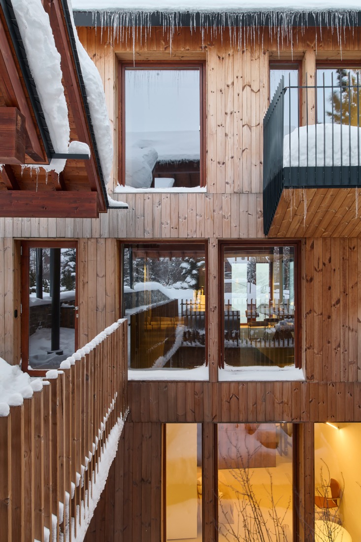 "Shelter between walls" by Cronotopos Arquitectura. Photograph by Iñaki Bergera Serrano