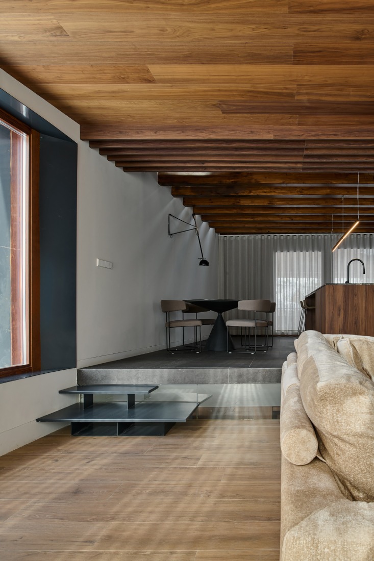 "Shelter between walls" by Cronotopos Arquitectura. Photograph by Iñaki Bergera Serrano