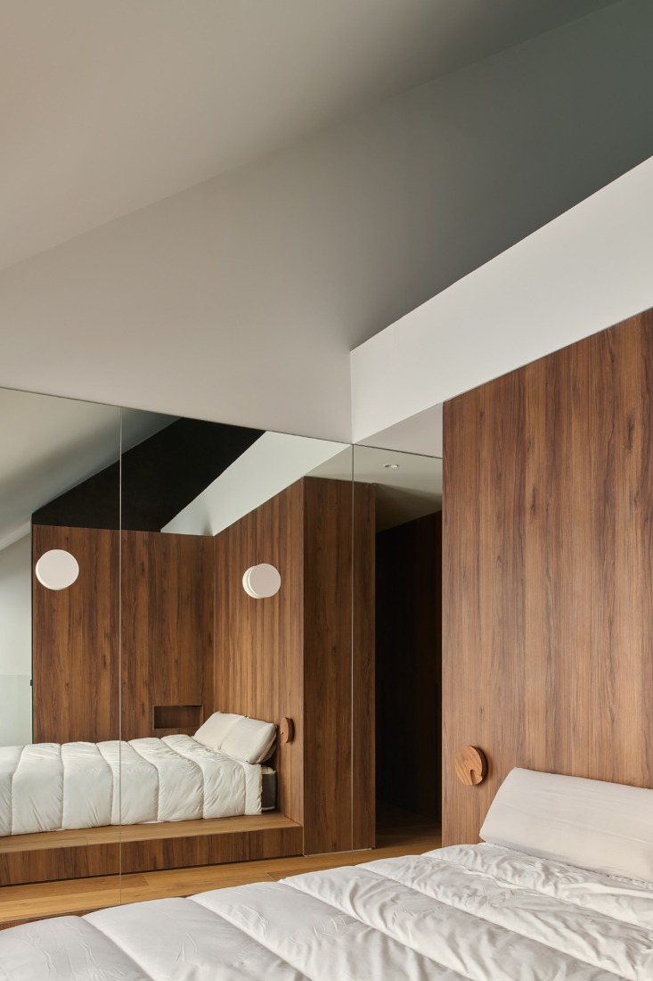 "Shelter between walls" by Cronotopos Arquitectura. Photograph by Iñaki Bergera Serrano