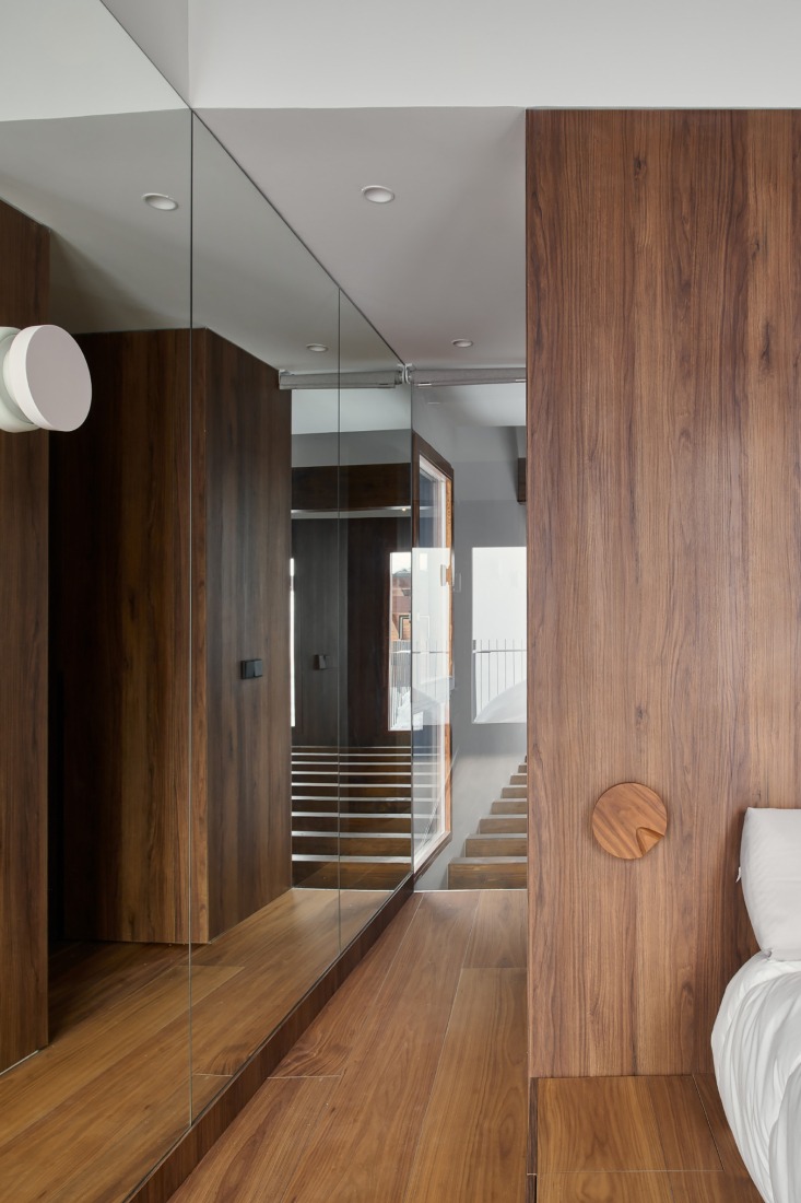 "Shelter between walls" by Cronotopos Arquitectura. Photograph by Iñaki Bergera Serrano