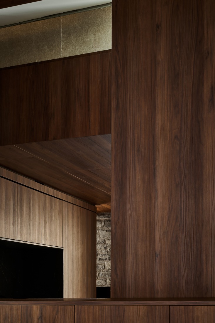 "Shelter between walls" by Cronotopos Arquitectura. Photograph by Iñaki Bergera Serrano