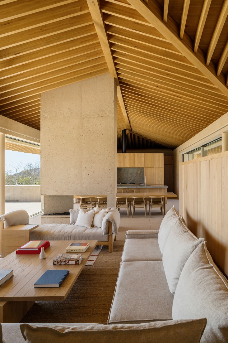 House in Palmilla by Estudio IUAPdA. Photograph by  Ignacio Urquiza Luna Parra.