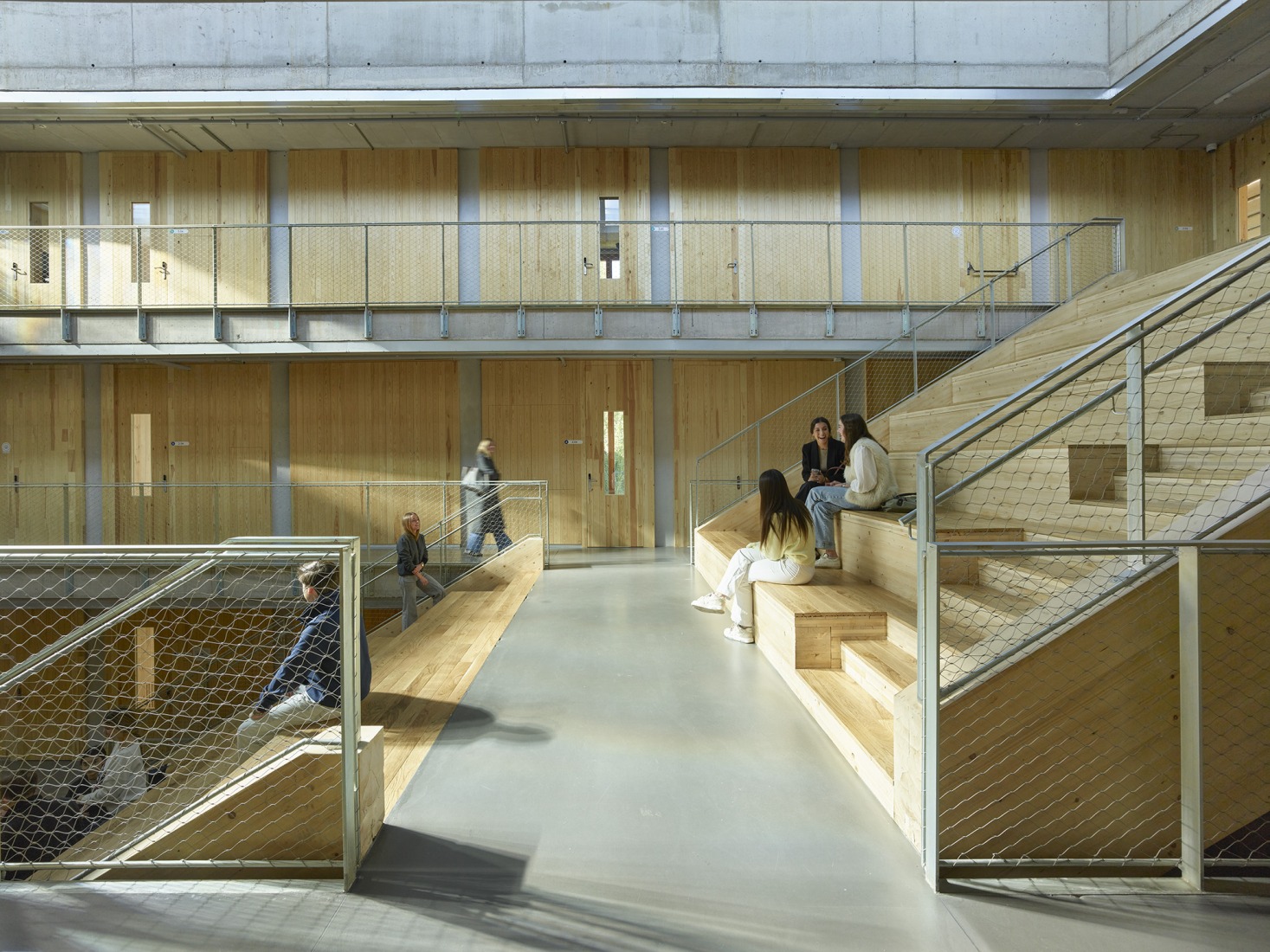 Facultad de Derecho CEU San Pablo por José María Sánchez Arquitectos. Fotografía por Roland Halbe.