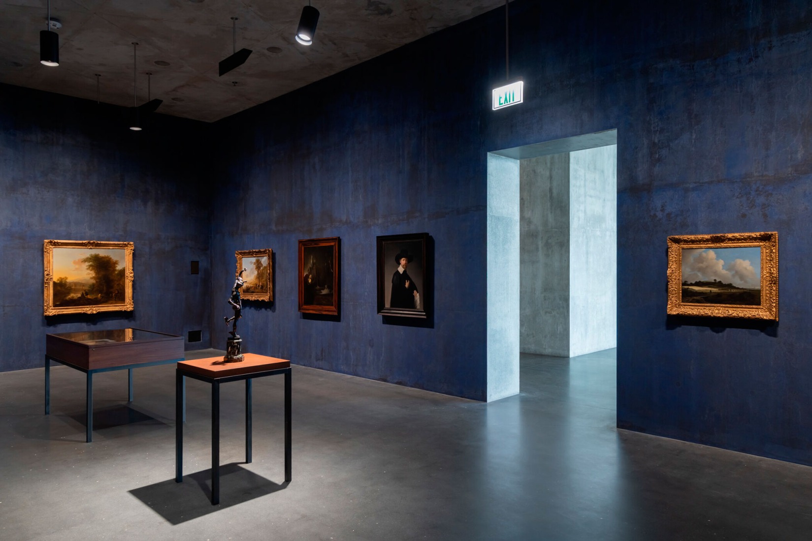 La configuración de la identidad holandesa: La colección del Sr. y la Sra. Edward Carter, Galerías David Geffen en LACMA. Fotografía por Iwan Baan, cortesía de Museum Associates/LACMA.