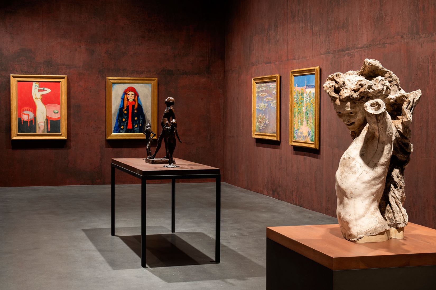 Vista de la instalación de la presentación inaugural en las Galerías David Geffen, abril de 2026. Fotografía cortesía de Museum Associates/LACMA. 