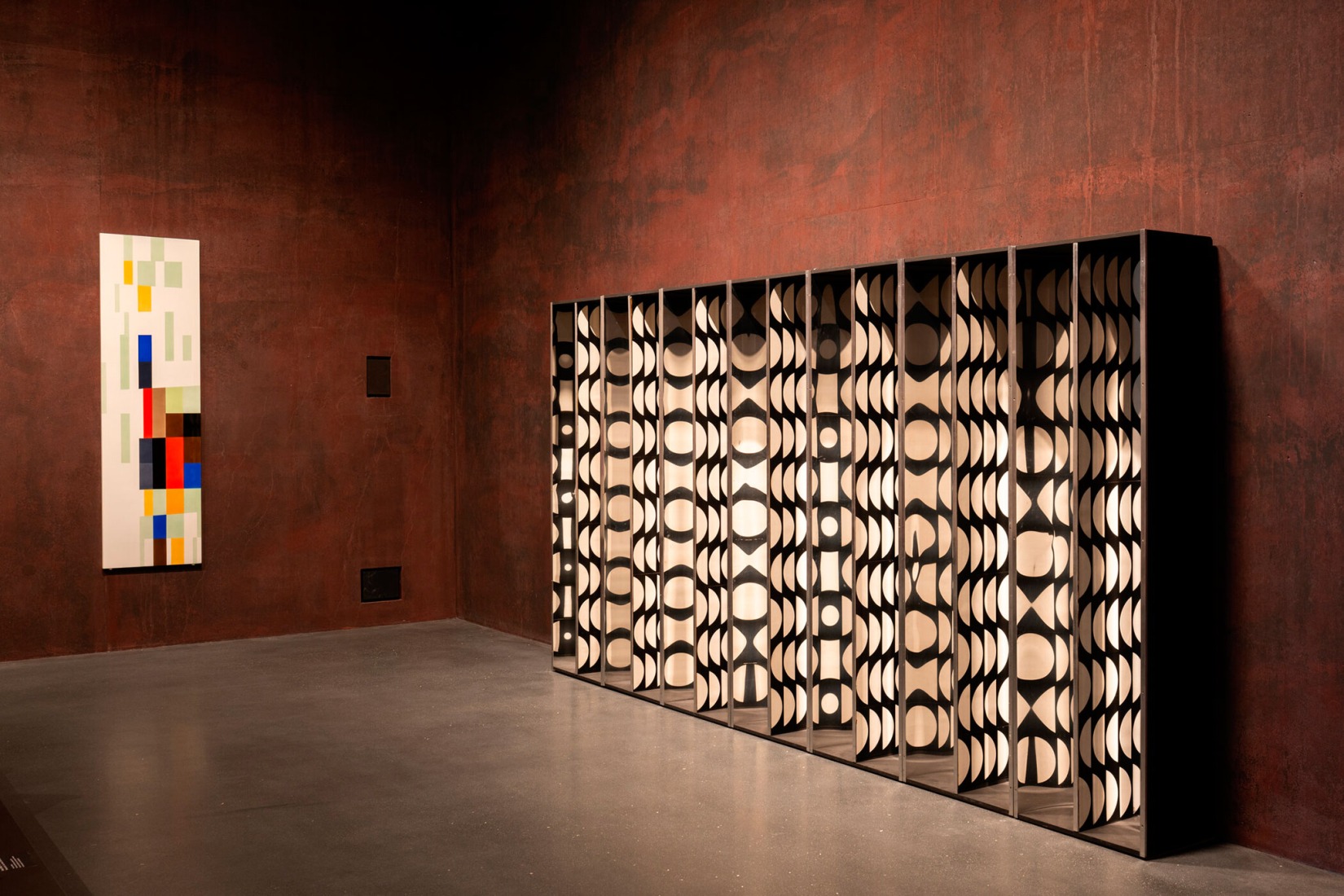 Vista de la instalación de la presentación inaugural en las Galerías David Geffen, abril de 2026. Fotografía cortesía de Museum Associates/LACMA. 