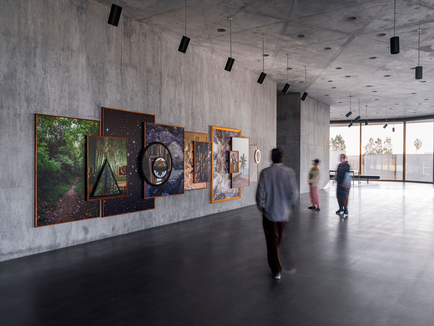 Vista de la instalación de la presentación inaugural en las Galerías David Geffen, abril de 2026. Fotografía cortesía de Museum Associates/LACMA. 