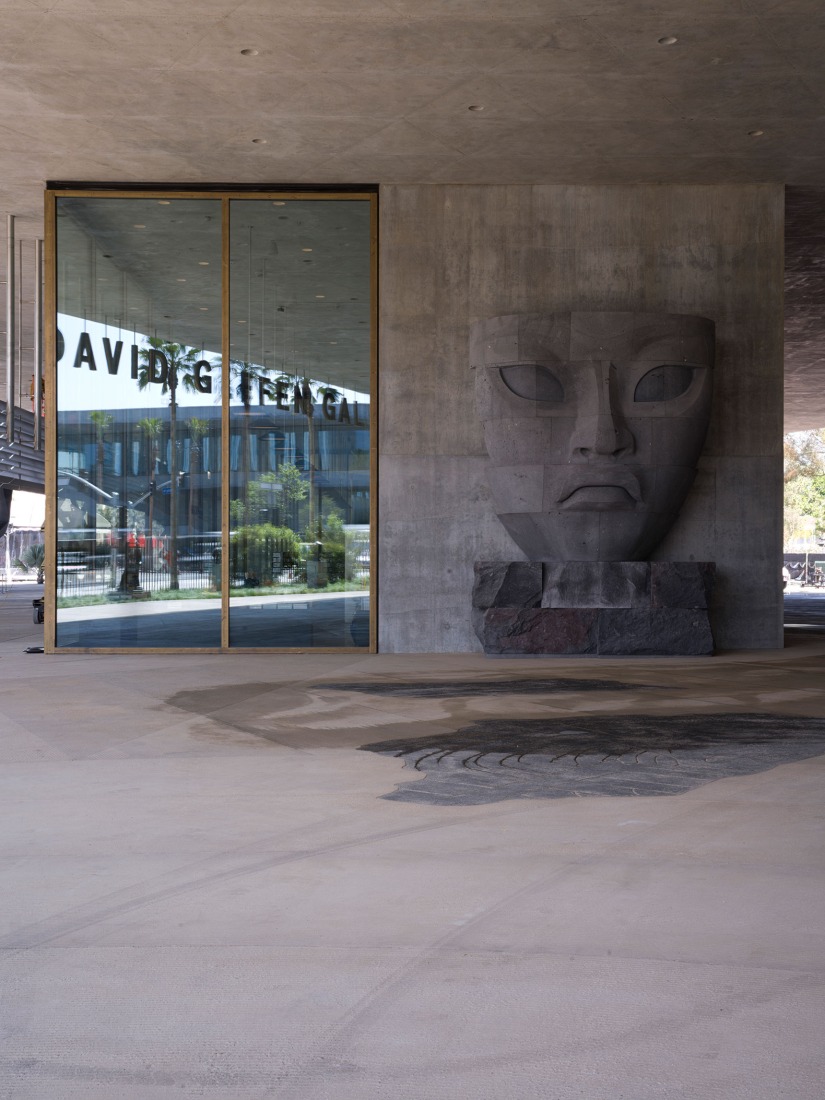 Vista de la instalación de la presentación inaugural en las Galerías David Geffen, abril de 2026. Fotografía cortesía de Museum Associates/LACMA. 