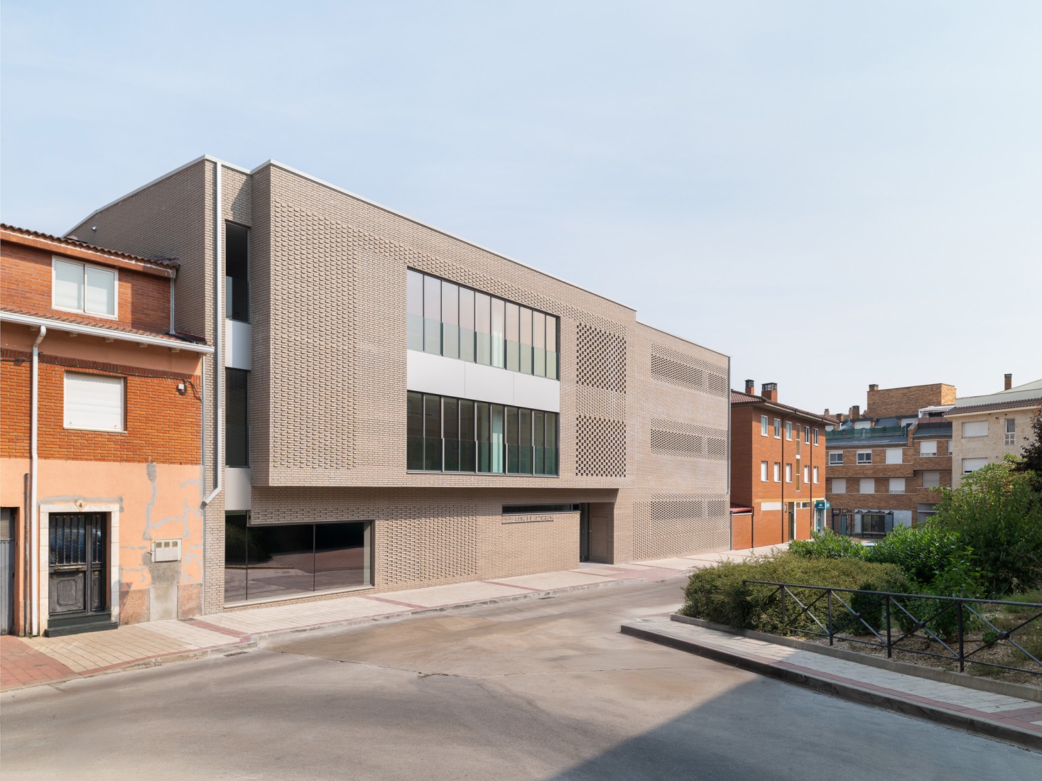 Centro Cultural «Los Lavaderos» por Módulo Arquitectos + AMD Arquitectos. Fotografía por Gabriel Gallegos Alonso.