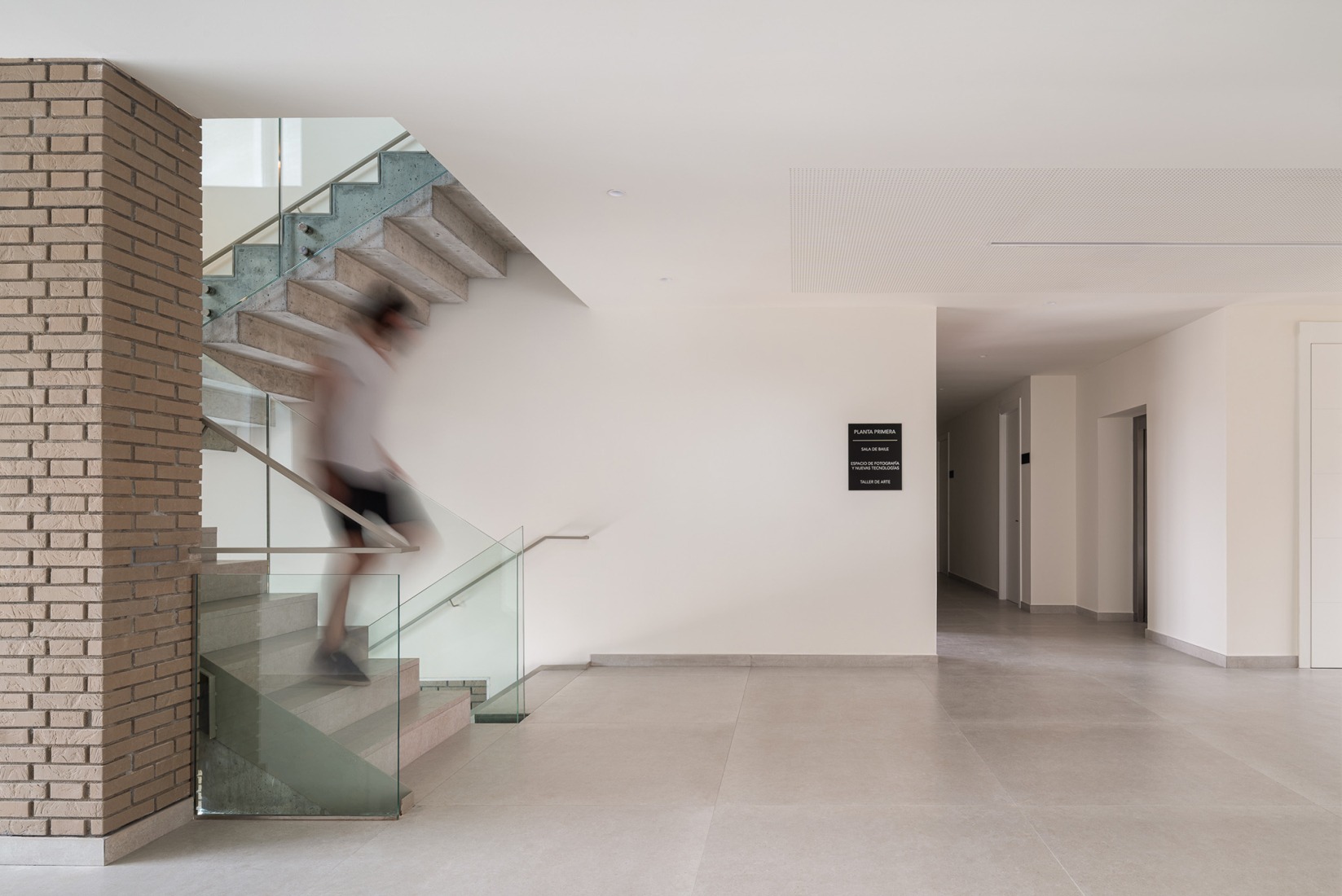 Centro Cultural «Los Lavaderos» por Módulo Arquitectos + AMD Arquitectos. Fotografía por Gabriel Gallegos Alonso.