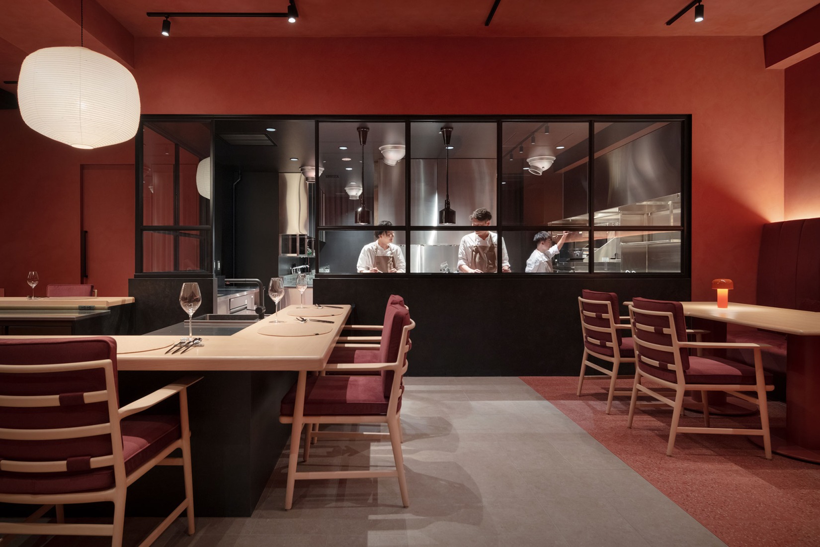 «HRMT Stage» por Nendo. Fotografía por Takumi Ota. 