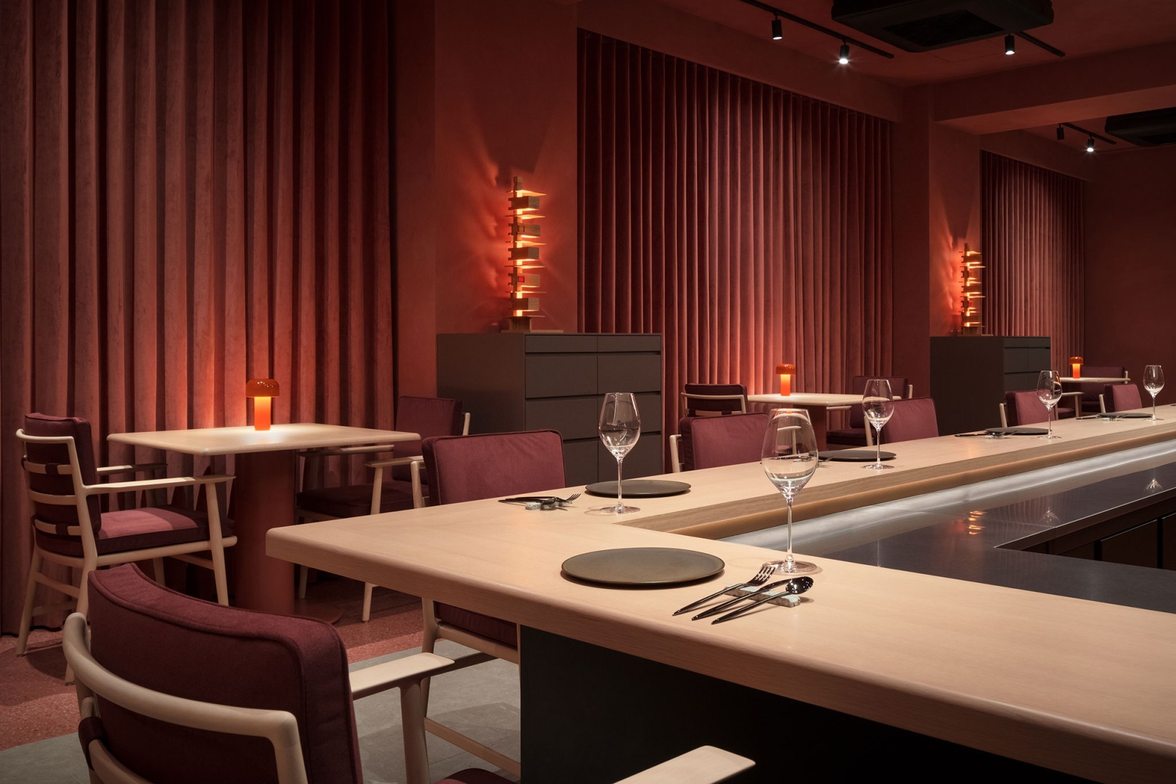 «HRMT Stage» por Nendo. Fotografía por Takumi Ota. 