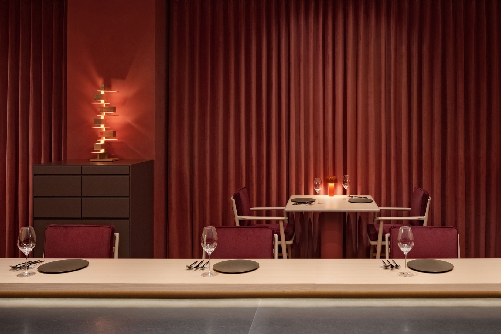 «HRMT Stage» por Nendo. Fotografía por Takumi Ota. 