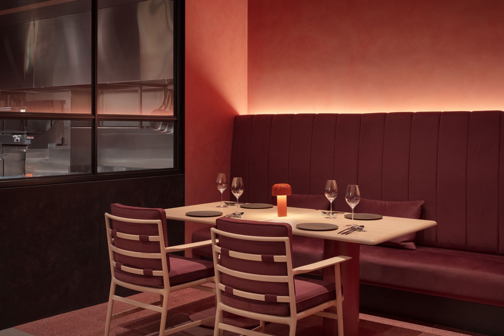 «HRMT Stage» por Nendo. Fotografía por Takumi Ota. 