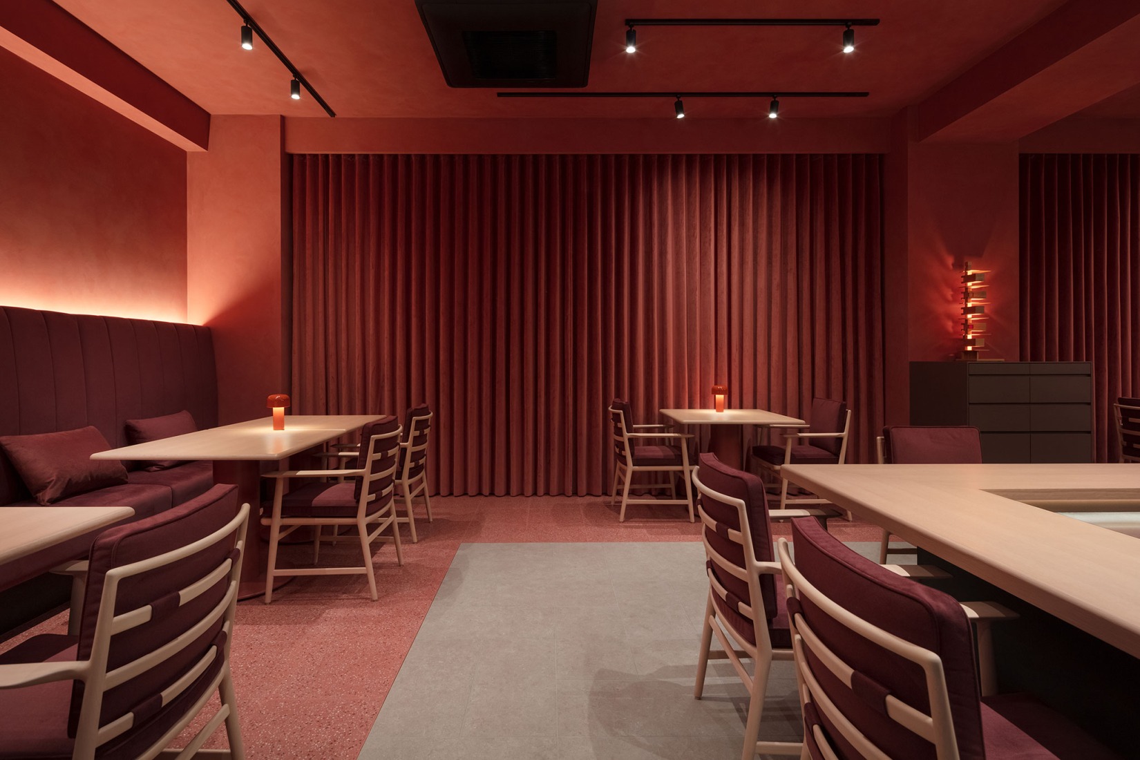 «HRMT Stage» por Nendo. Fotografía por Takumi Ota. 