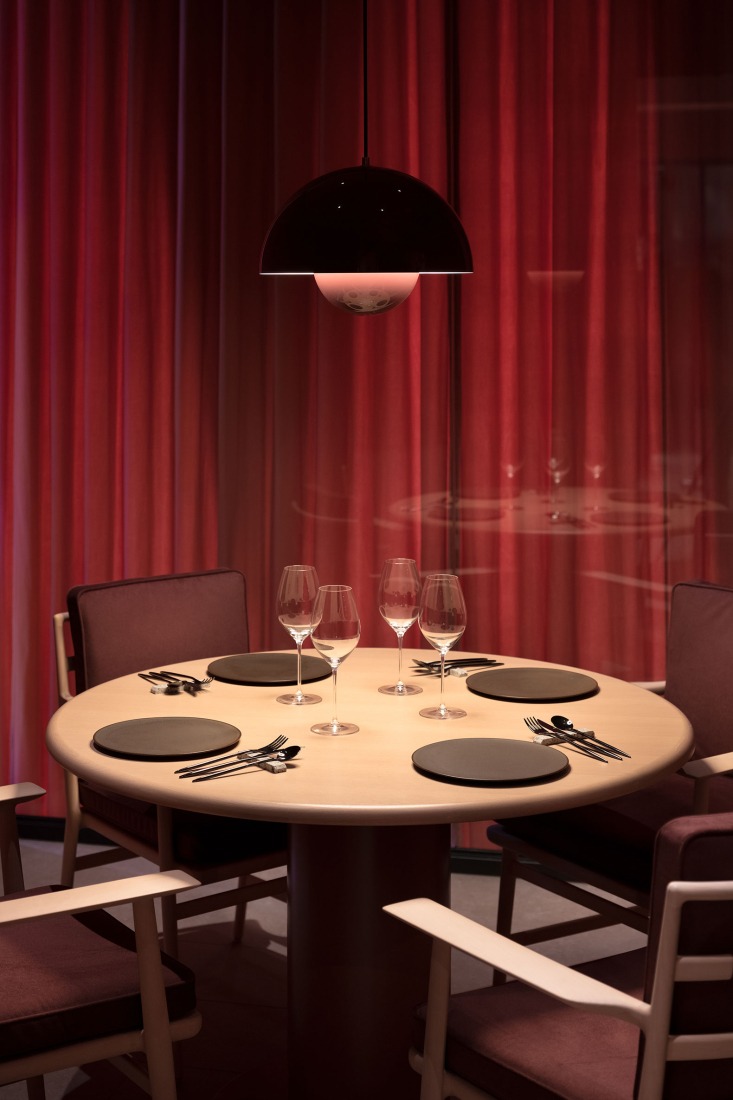 «HRMT Stage» por Nendo. Fotografía por Takumi Ota. 