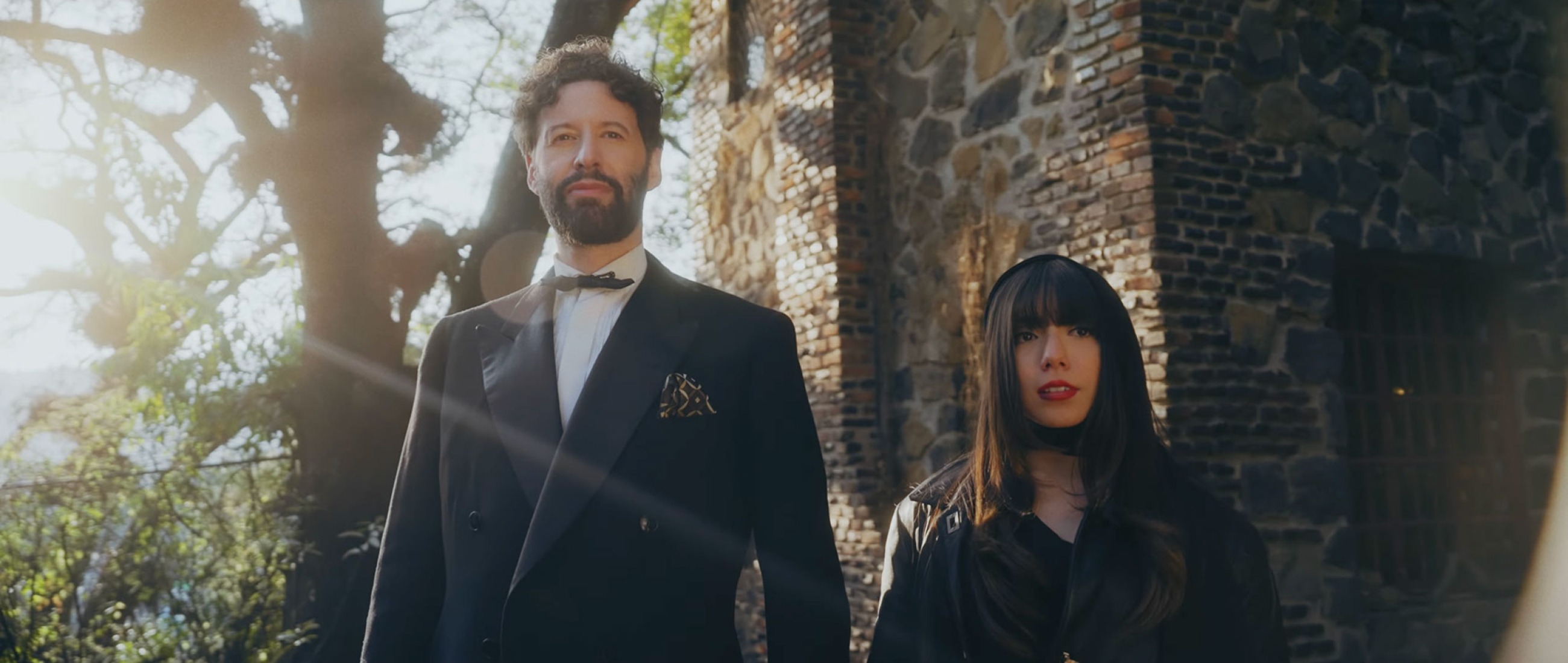 Un Beso by Nicoletta Spinelli, Adanowsky.