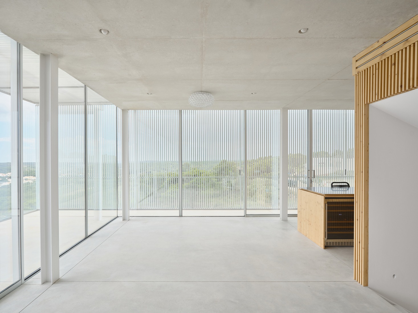 Casa de acero por Nomo Studio. Fotografía por Adrià Goula.