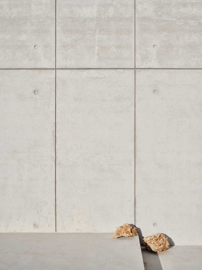 Casa de acero por Nomo Studio. Fotografía por Adrià Goula.