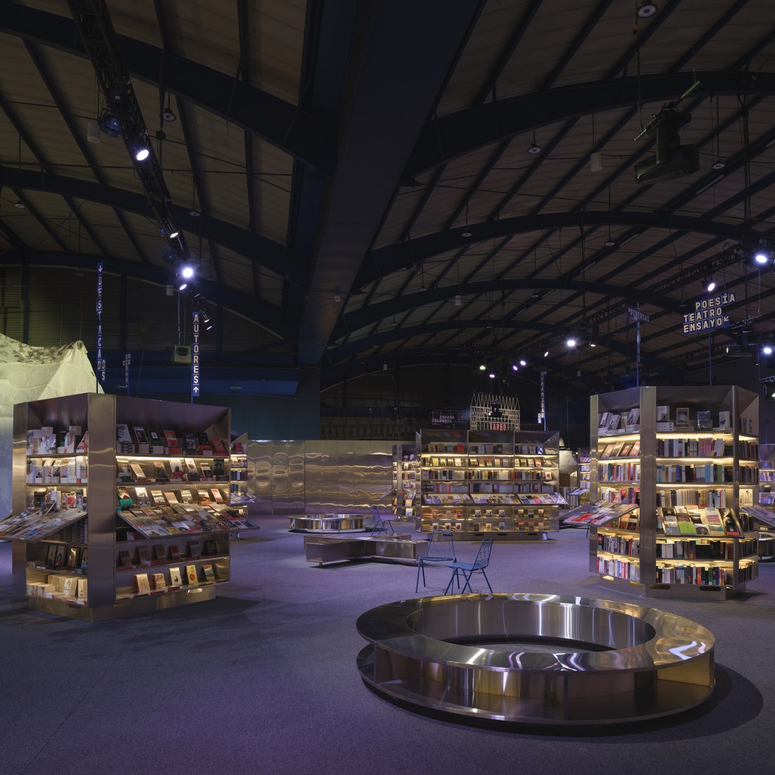 Spanish Pavilion at Filbo by Lluís Alexandre Casanovas Blanco, Paula Chalkho Rozenblum, Enrique Espinosa Pérez and Santiago Pradilla Hosie. Photograph by Javier Agustín Rojas.