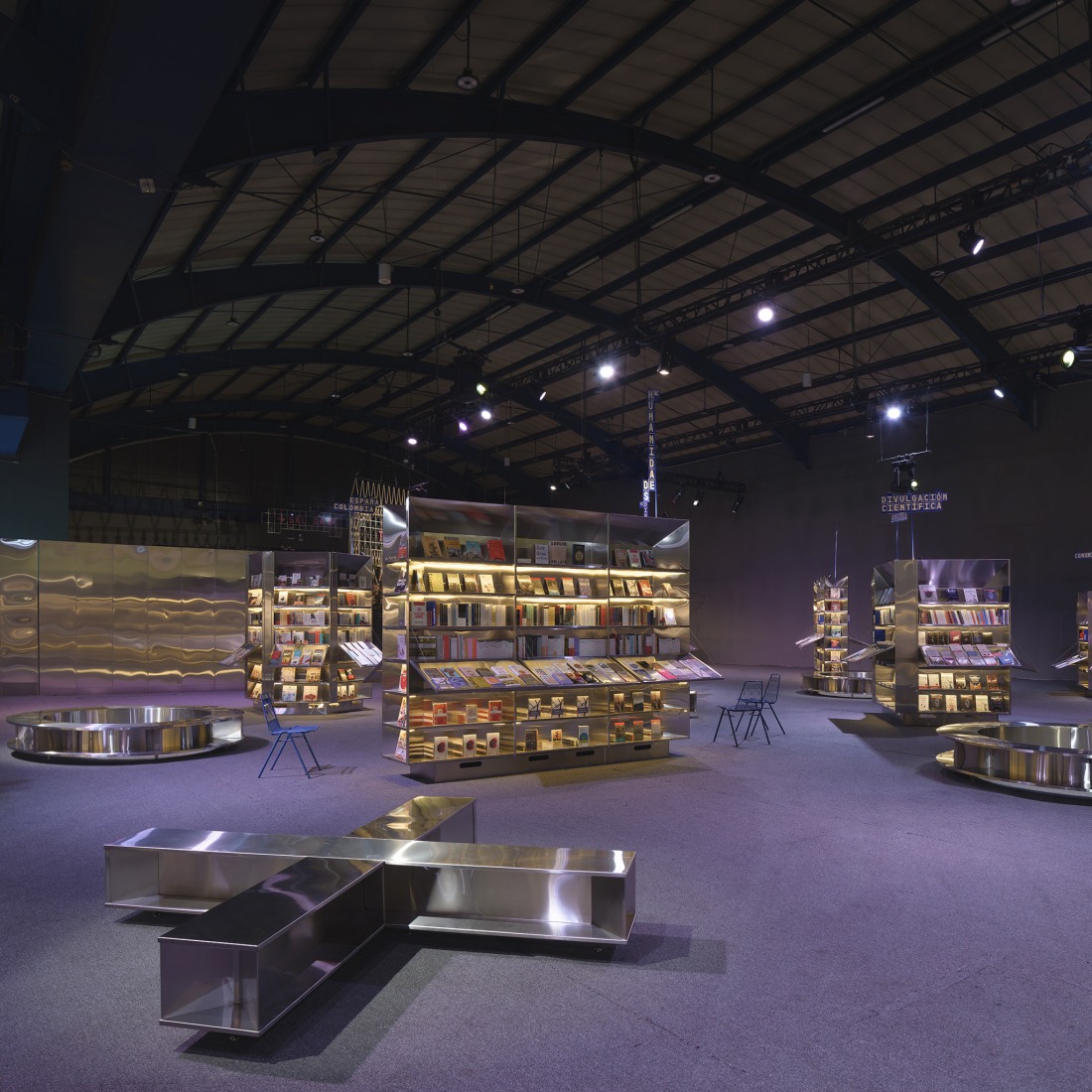 Spanish Pavilion at Filbo by Lluís Alexandre Casanovas Blanco, Paula Chalkho Rozenblum, Enrique Espinosa Pérez and Santiago Pradilla Hosie. Photograph by Javier Agustín Rojas.