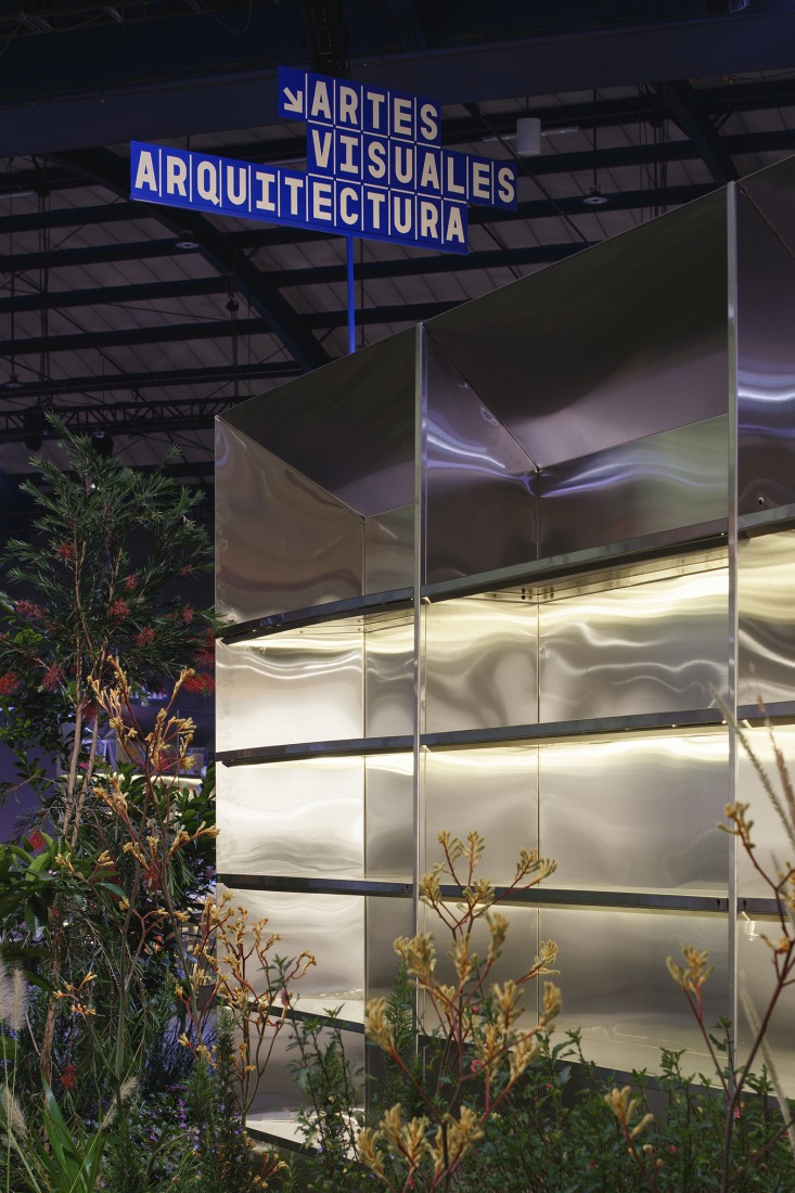 Spanish Pavilion at Filbo by Lluís Alexandre Casanovas Blanco, Paula Chalkho Rozenblum, Enrique Espinosa Pérez and Santiago Pradilla Hosie. Photograph by Javier Agustín Rojas.