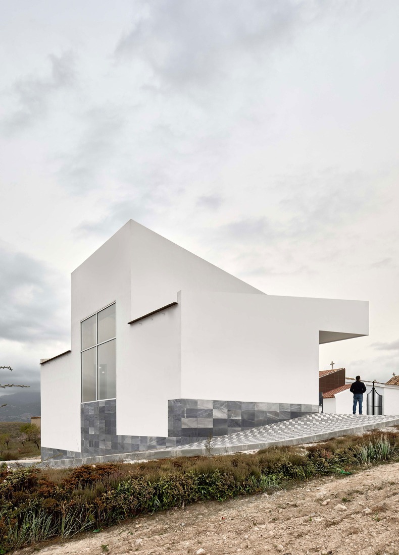 Tanatorio El Higueral por Palera arquitectos. Fotografía por Adam García.