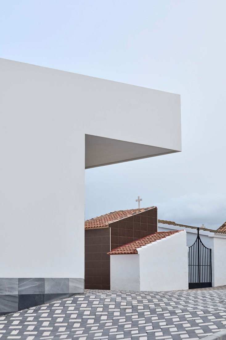 Tanatorio El Higueral por Palera arquitectos. Fotografía por Adam García.