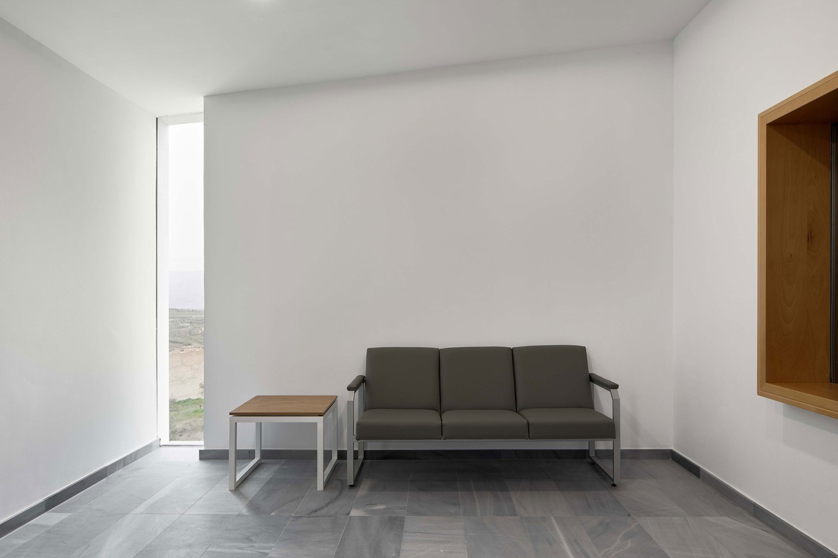 Tanatorio El Higueral por Palera arquitectos. Fotografía por Adam García.