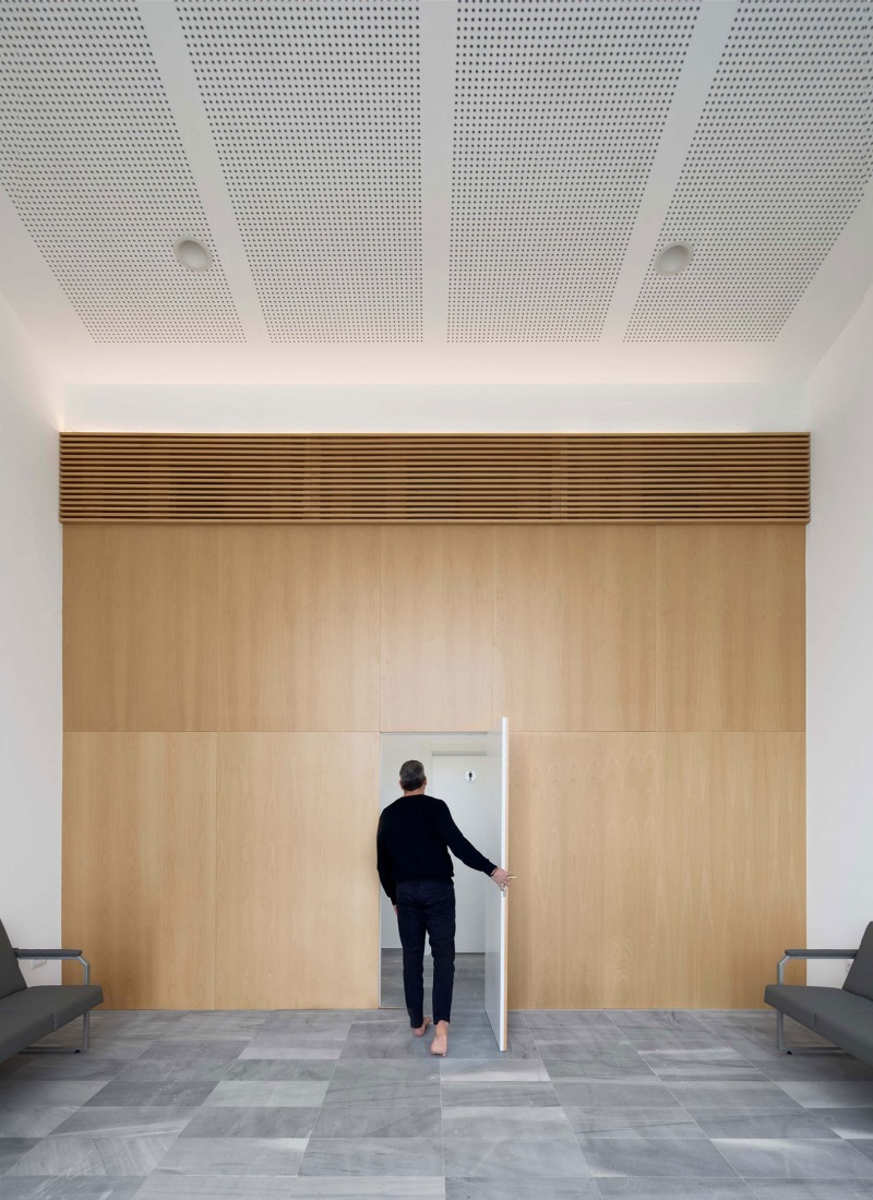 Tanatorio El Higueral por Palera arquitectos. Fotografía por Adam García.