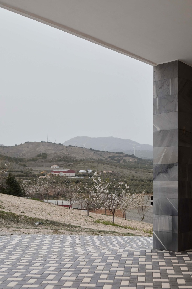 Tanatorio El Higueral por Palera arquitectos. Fotografía por Adam García.