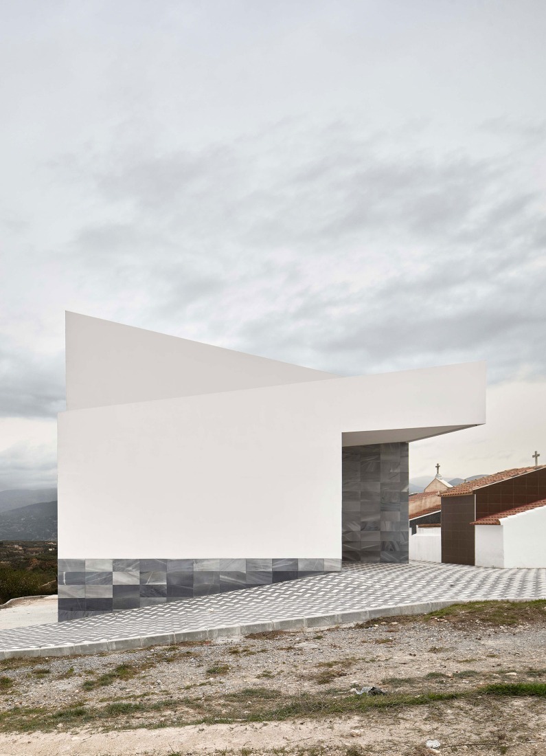 Tanatorio El Higueral por Palera arquitectos. Fotografía por Adam García.