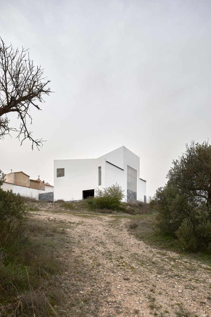 Tanatorio El Higueral por Palera arquitectos. Fotografía por Adam García.