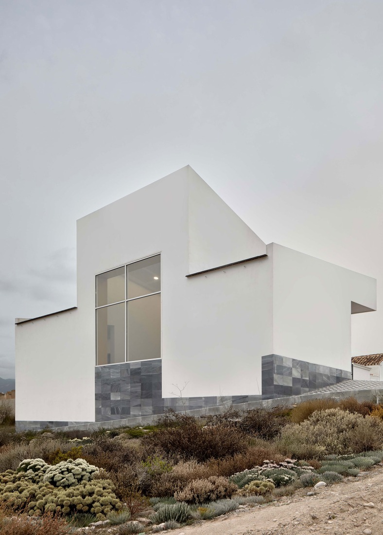 Tanatorio El Higueral por Palera arquitectos. Fotografía por Adam García.