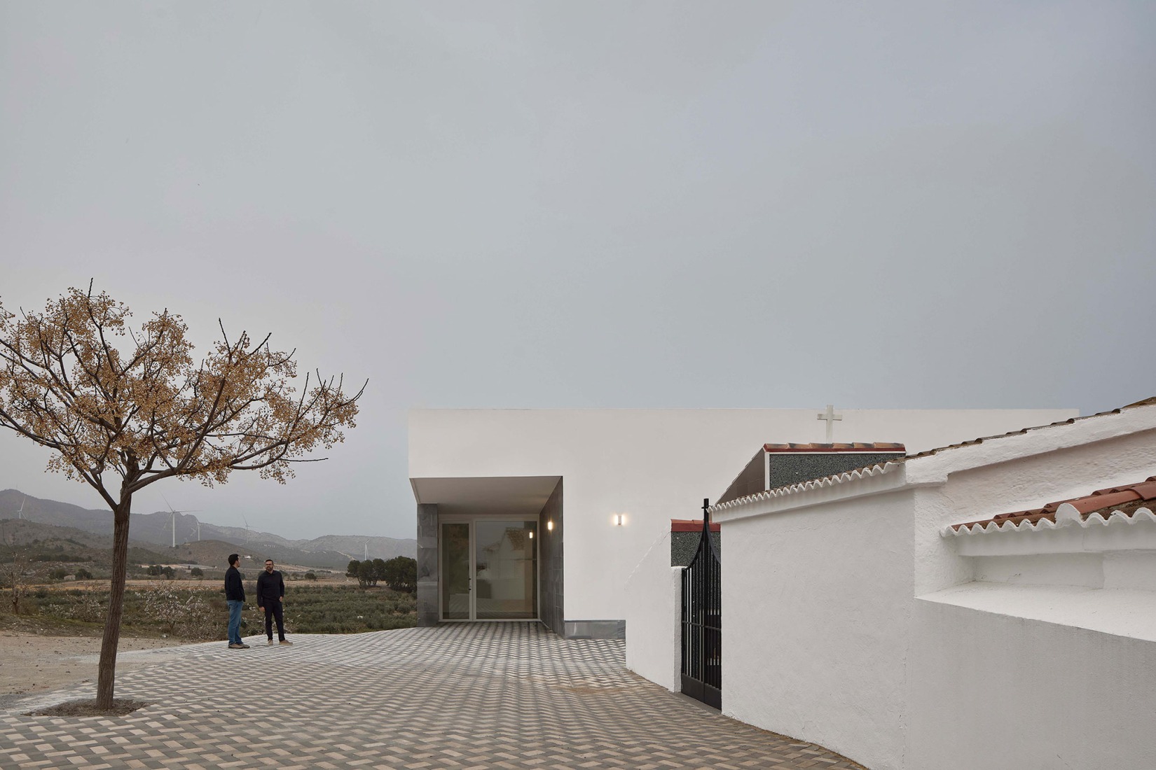 Tanatorio El Higueral por Palera arquitectos. Fotografía por Adam García.