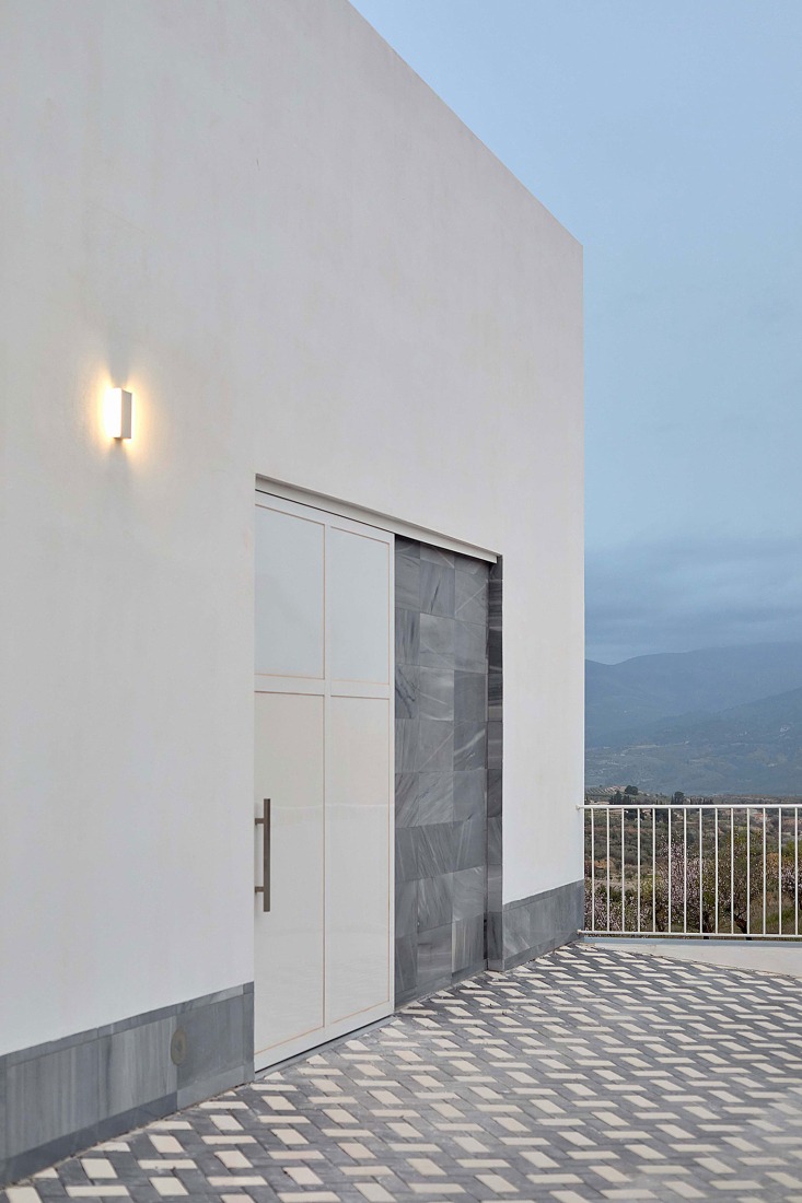 Tanatorio El Higueral por Palera arquitectos. Fotografía por Adam García.